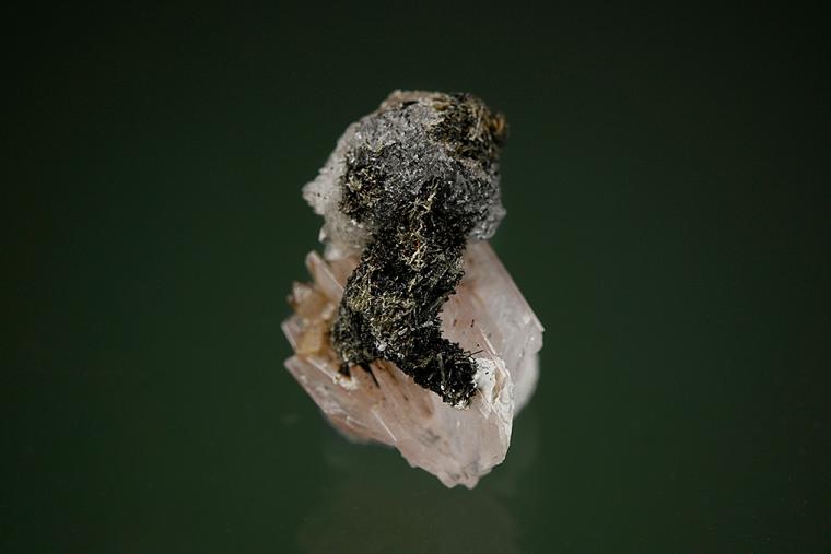 BEHOITE on ALBITE